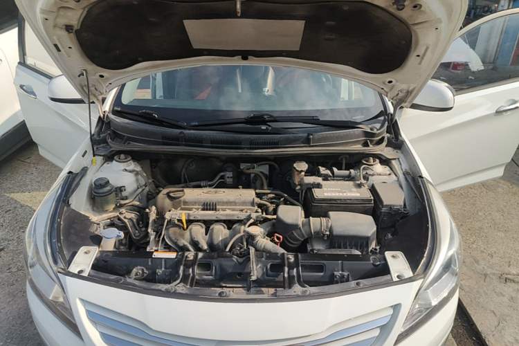 Used Hyundai Verna Ray 2014 1.4L Automatic GLX Engine Bay