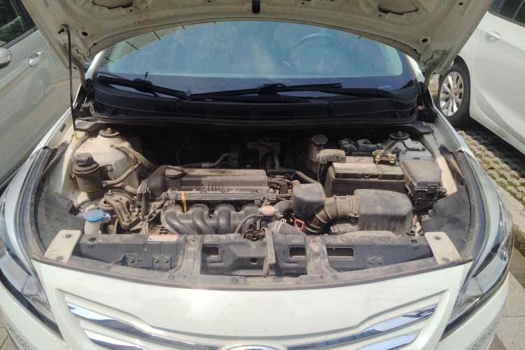 Used Hyundai Verna Ray 2014 1.4L Automatic GLX Engine Bay
