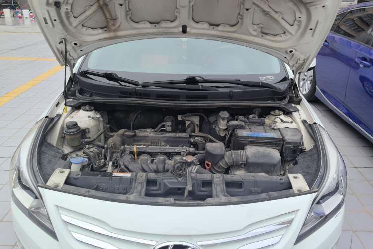 Used Hyundai Verna Ray 2014 1.4L Automatic GLX Engine Bay
