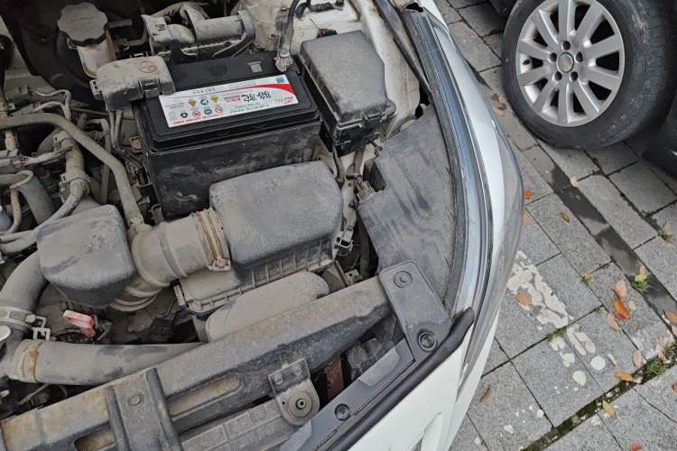 Used Hyundai Verna Ray 2014 1.4L Automatic GLX Engine Bay Left