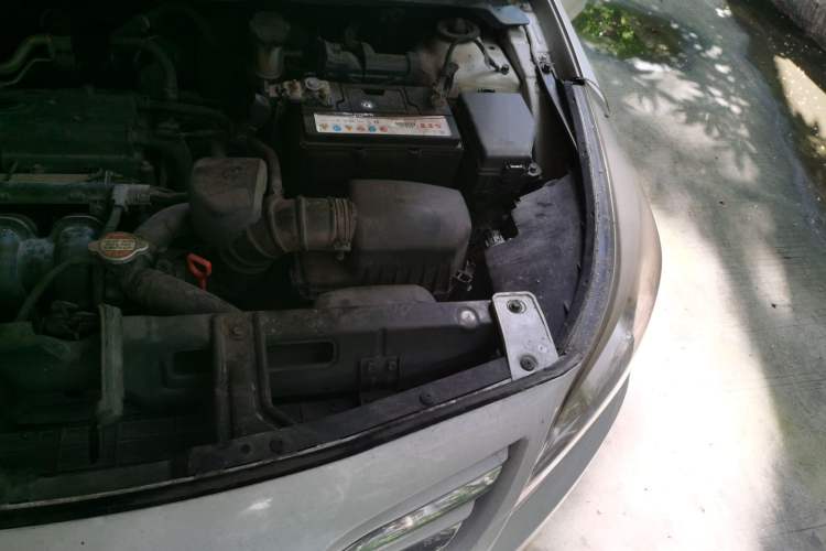 Used Hyundai Verna Ray 2014 1.4L Automatic GLX Engine Bay Left