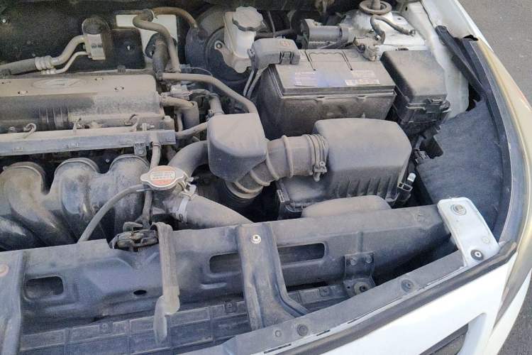 Used Hyundai Verna Ray 2014 1.4L Manual GLX Engine Bay Left
