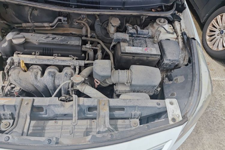 Used Hyundai Verna Ray 2014 1.4L Automatic GLX Engine Bay Left