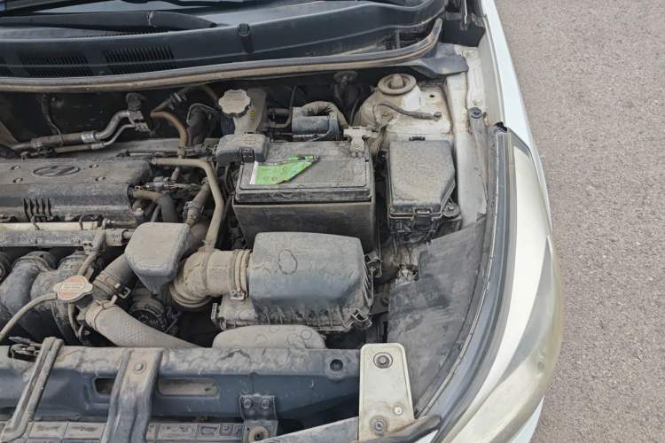 Used Hyundai Verna Ray 2014 1.4L Manual GLX Engine Bay Left