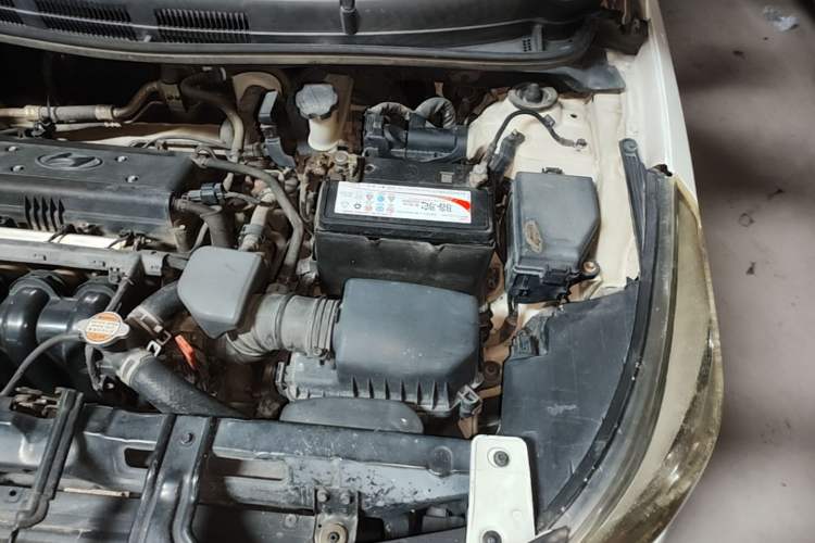 Used Hyundai Verna Ray 2014 1.4L Automatic GLX Engine Bay Left