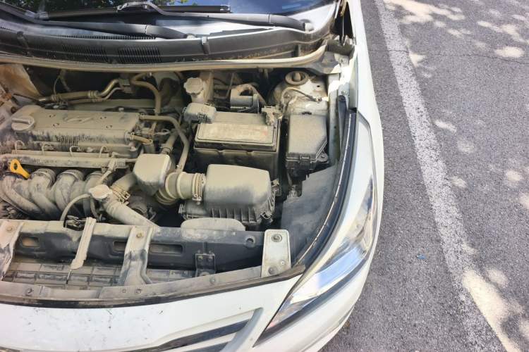 Used Hyundai Verna Ray 2014 1.4L Manual GLX Engine Bay Left