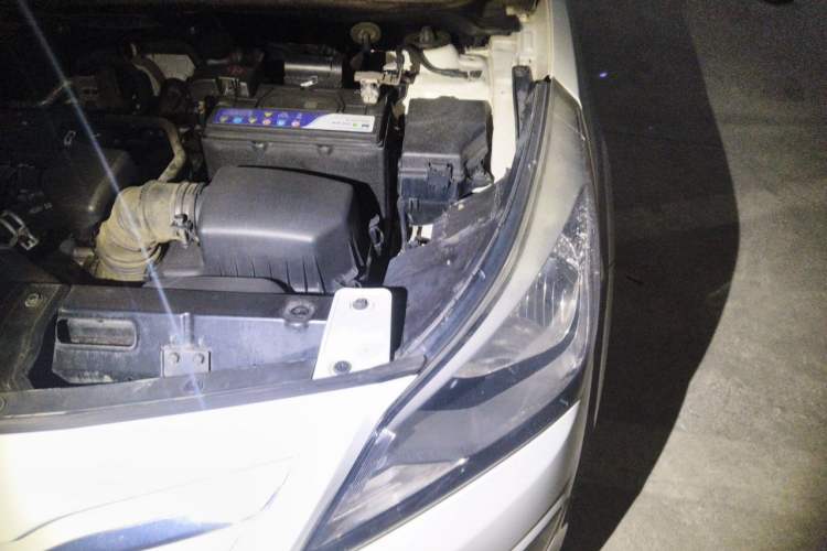 Used Hyundai Verna Ray 2014 1.4L Manual GLX Engine Bay Left