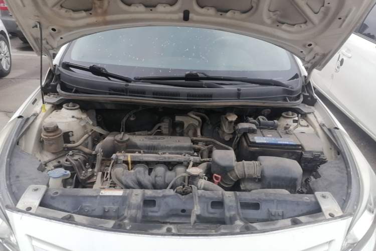 Used Hyundai Verna Ray 2014 1.4L Automatic GLX Engine Bay