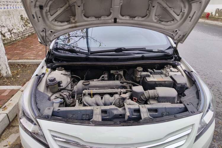Used Hyundai Verna Ray 2014 1.4L Automatic GLX Engine Bay