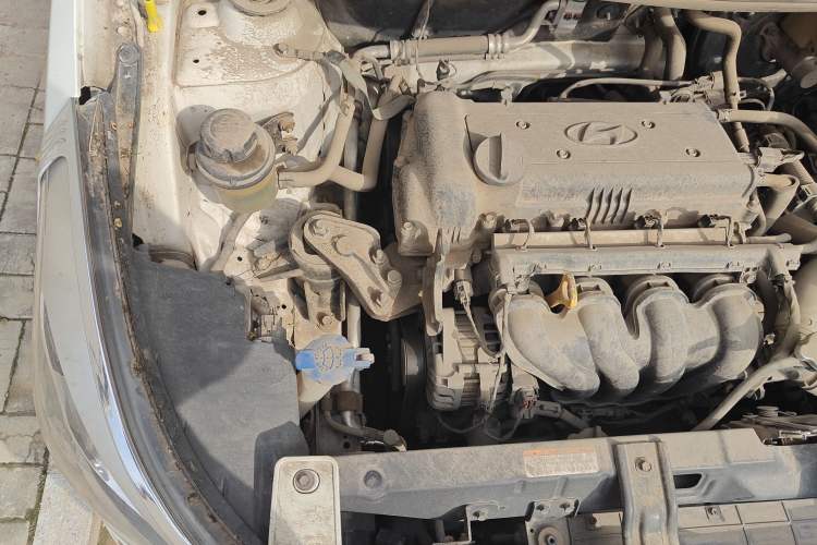 Used Hyundai Verna Ray 2014 1.4L Automatic GLX Engine Bay Right
