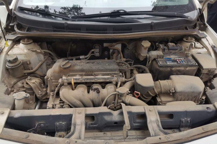 Used Hyundai Verna Ray 2014 1.4L Automatic GLX Engine Bay Right