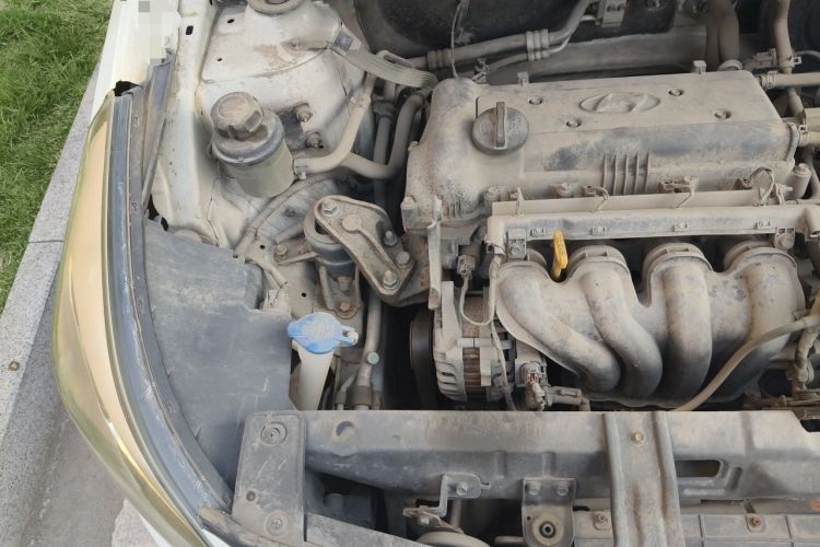 Used Hyundai Verna Ray 2014 1.4L Automatic GLX Engine Bay Right