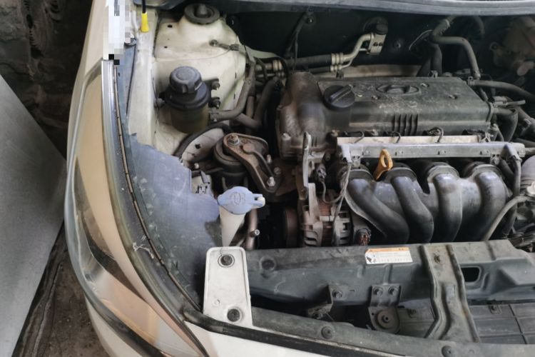 Used Hyundai Verna Ray 2014 1.4L Automatic GLX Engine Bay Right
