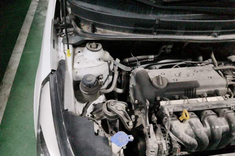 Used Hyundai Verna Ray 2014 1.4L Automatic GLX Engine Bay Right