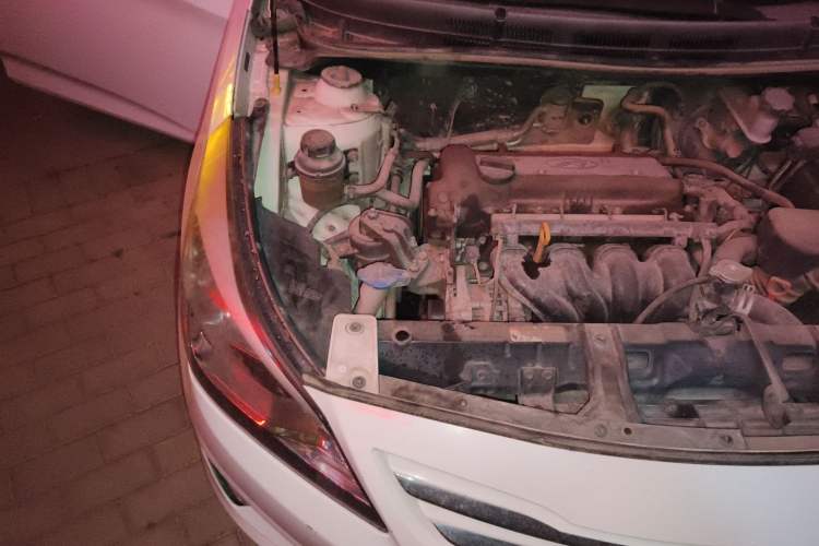 Used Hyundai Verna Ray 2014 1.4L Automatic GLX Engine Bay Right