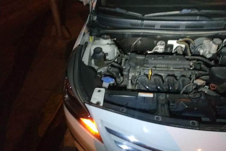 Used Hyundai Verna Ray 2014 1.4L Automatic GLX Engine Bay Right