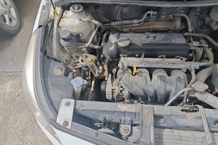 Used Hyundai Verna Ray 2014 1.4L Automatic GLX Engine Bay Right