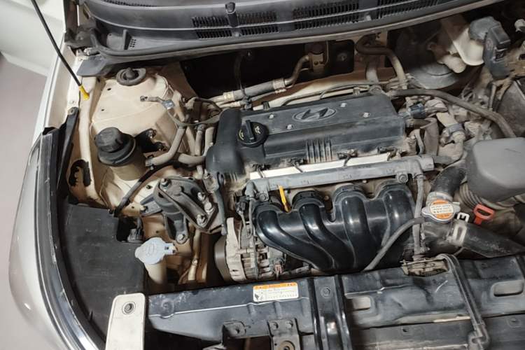 Used Hyundai Verna Ray 2014 1.4L Automatic GLX Engine Bay Right