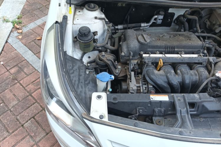 Used Hyundai Verna Ray 2014 1.4L Automatic GLX Engine Bay Right