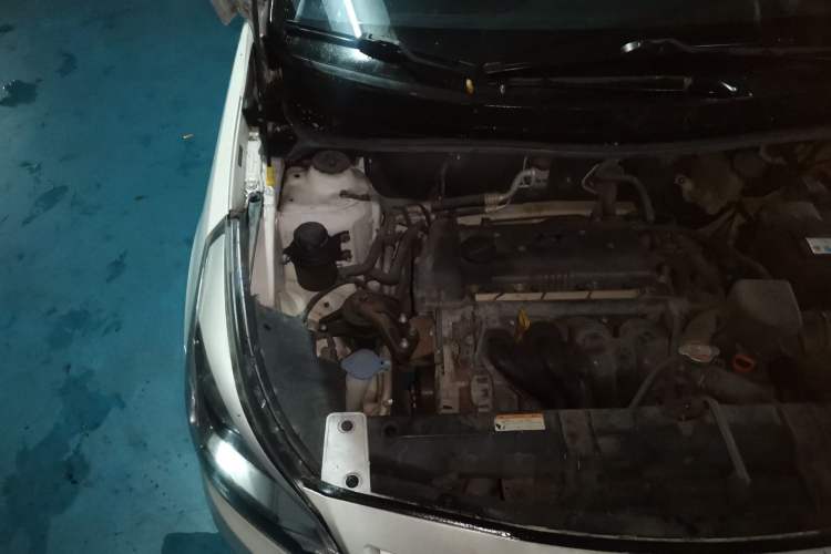 Used Hyundai Verna Ray 2014 1.4L Automatic GLX Engine Bay Right