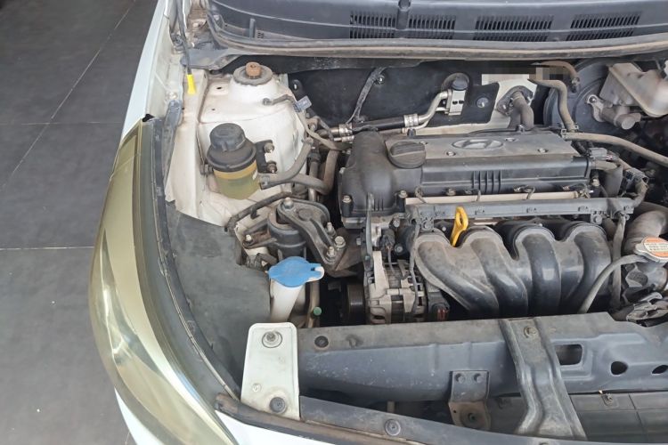 Used Hyundai Verna Ray 2014 1.4L Automatic GLX Engine Bay Right