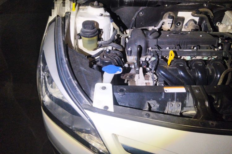 Used Hyundai Verna Ray 2014 1.4L Manual GLX Engine Bay Right