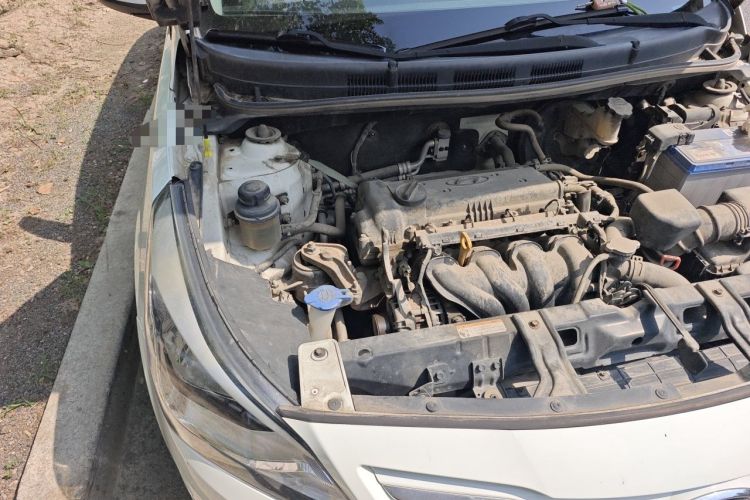 Used Hyundai Verna Ray 2014 1.4L Automatic GLX Engine Bay Right