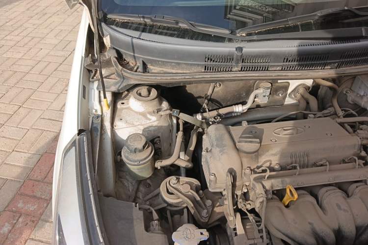 Used Hyundai Verna Ray 2014 1.4L Automatic GLX Engine Bay Right