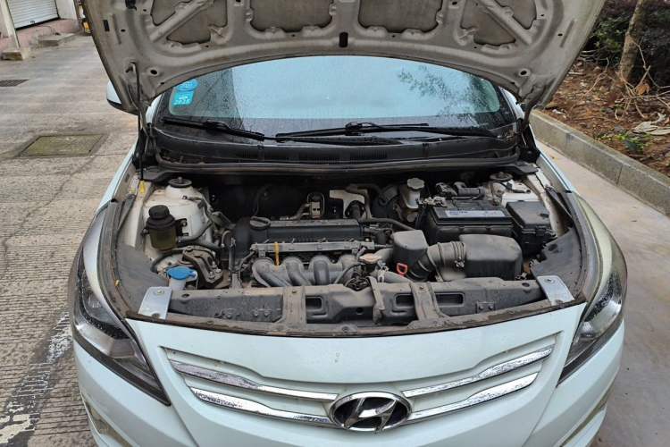 Used Hyundai Verna Ray 2014 1.4L Automatic GLX Engine Bay
