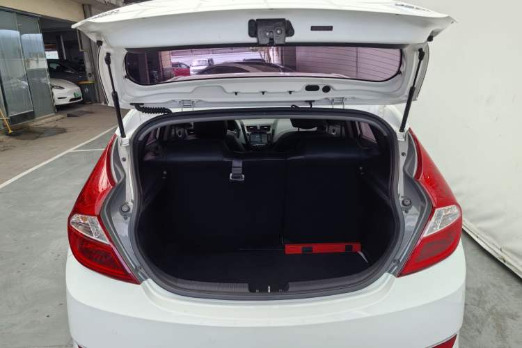 Used Hyundai Verna Ray 2014 1.4L Automatic GLX Exterior 12