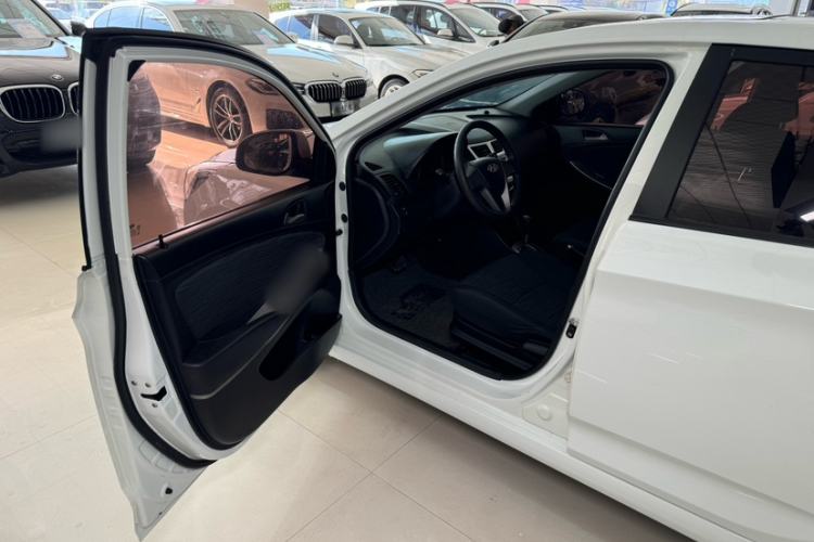 Used Hyundai Verna Ray 2014 1.4L Automatic GLX Exterior 14