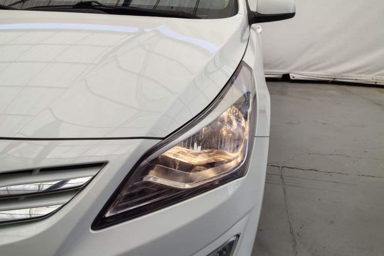 Used Hyundai Verna Ray 2014 1.4L Automatic GLX Exterior 2