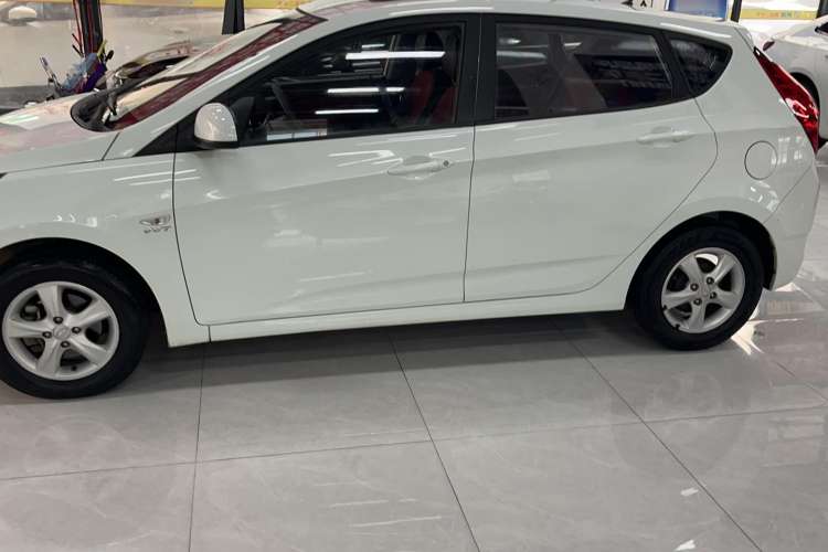 Used Hyundai Verna Ray 2014 1.4L Automatic GLX Exterior 2