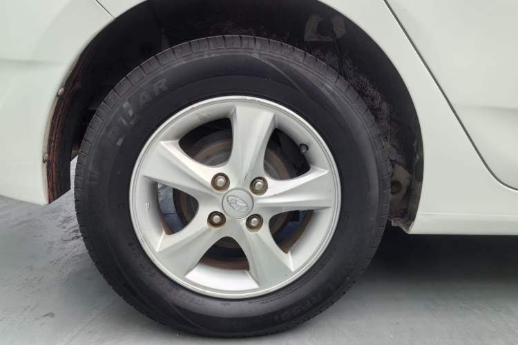 Used Hyundai Verna Ray 2014 1.4L Automatic GLX Exterior 4