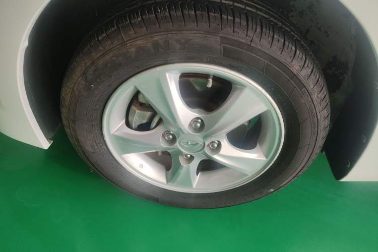 Used Hyundai Verna Ray 2014 1.4L Manual GLX Exterior 4