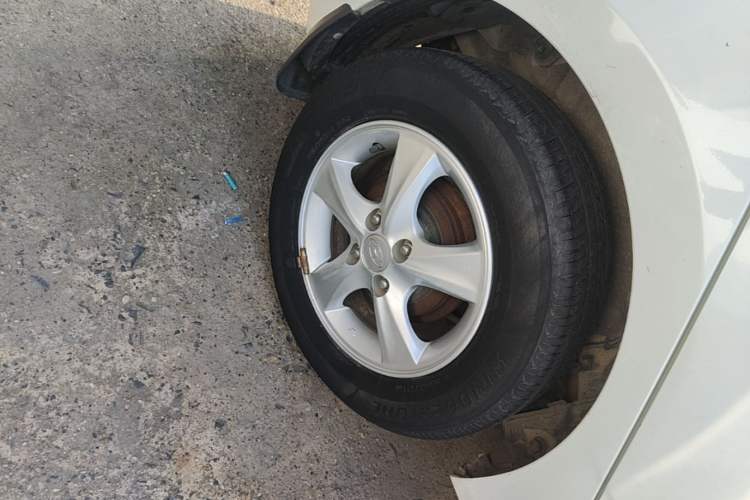 Used Hyundai Verna Ray 2014 1.4L Automatic GLX Exterior 5