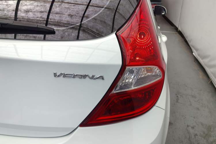 Used Hyundai Verna Ray 2014 1.4L Automatic GLX Exterior 6