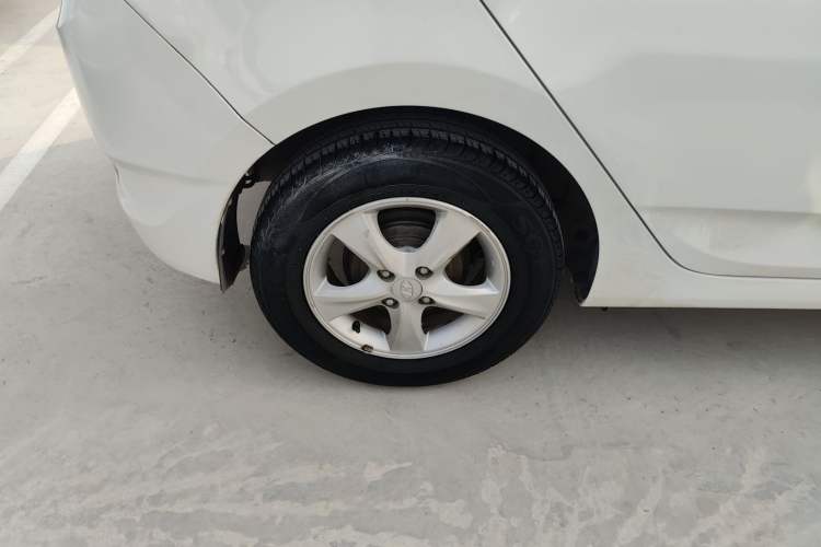 Used Hyundai Verna Ray 2014 1.4L Manual GLX Exterior 8