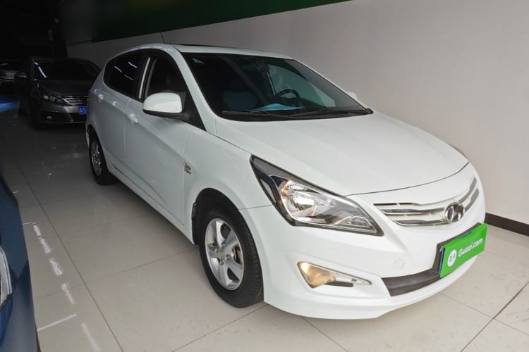 Used Hyundai Verna Ray 2014 1.4L Automatic GLX Front Right 45 Deg