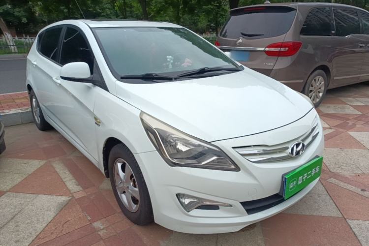 Used Hyundai Verna Ray 2014 1.4L Automatic GLX Front Right 45 Deg