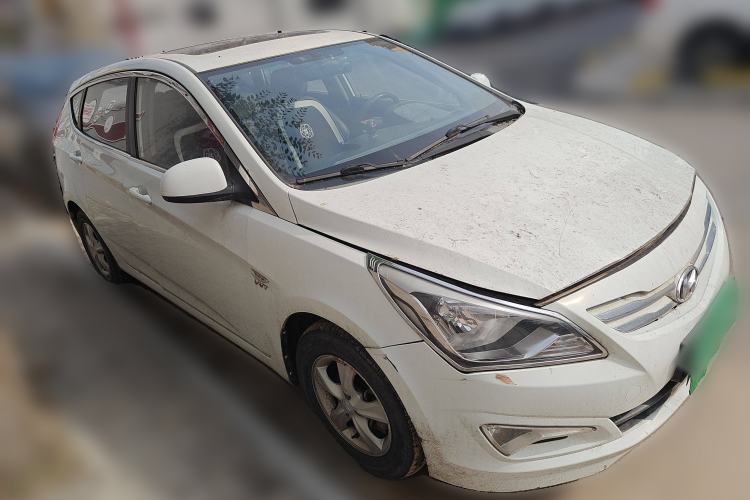 Used Hyundai Verna Ray 2014 1.4L Automatic GLX Front Right 45 Deg