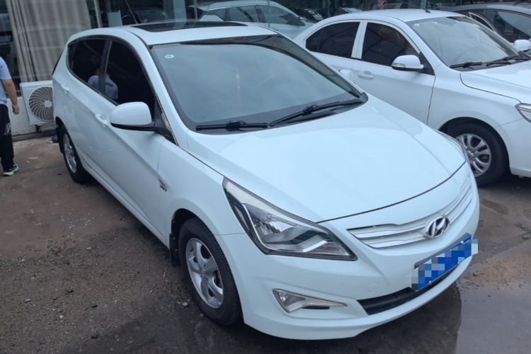 Used Hyundai Verna Ray 2014 1.4L Manual GLX Front Right 45 Deg