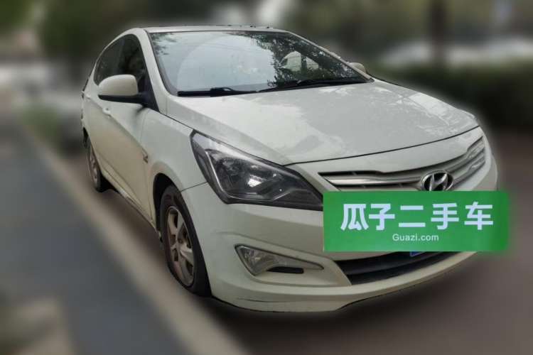 Used Hyundai Verna Ray 2014 1.4L Automatic GLX Front Right 45 Deg