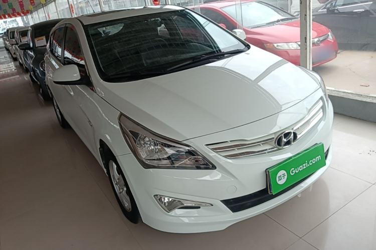 Used Hyundai Verna Ray 2014 1.4L Automatic GLX Front Right 45 Deg