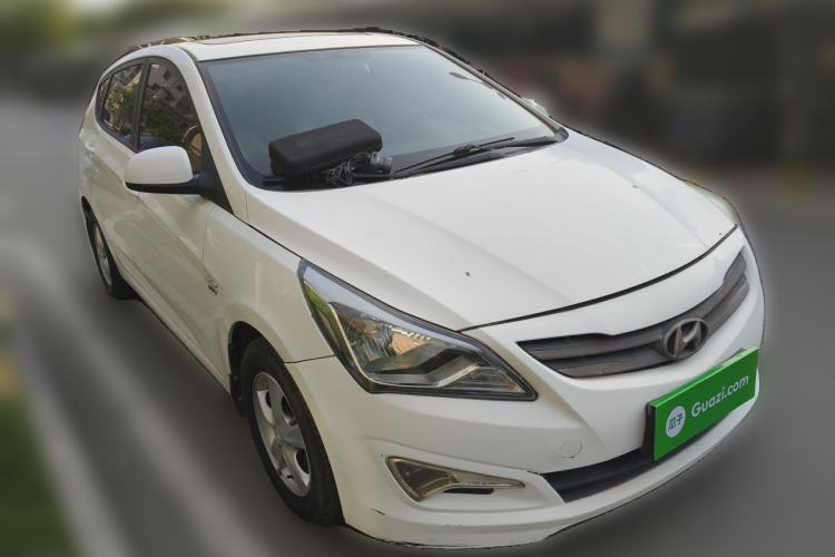Used Hyundai Verna Ray 2014 1.4L Automatic GLX Front Right 45 Deg