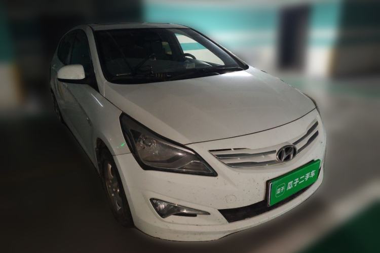 Used Hyundai Verna Ray 2014 1.4L Automatic GLX Front Right 45 Deg