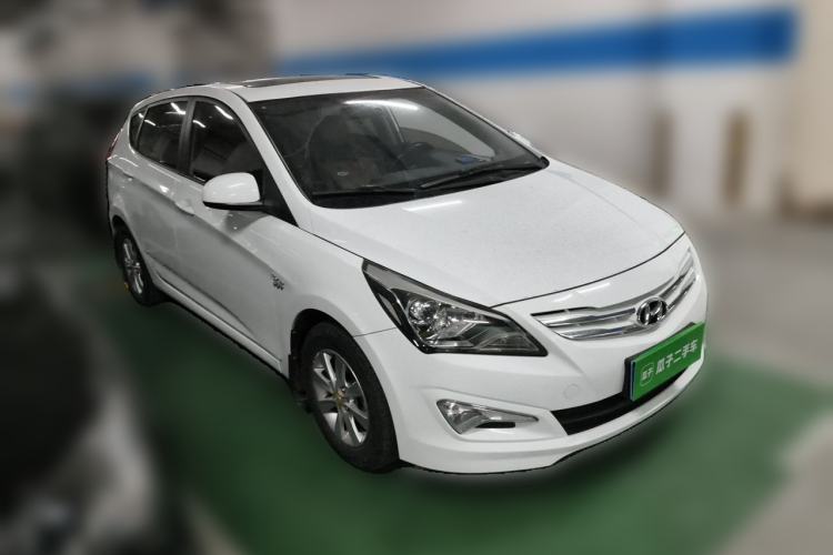 Used Hyundai Verna Ray 2014 1.4L Automatic GLX Front Right 45 Deg