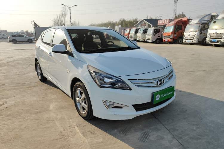 Used Hyundai Verna Ray 2014 1.4L Manual GLX Front Right 45 Deg