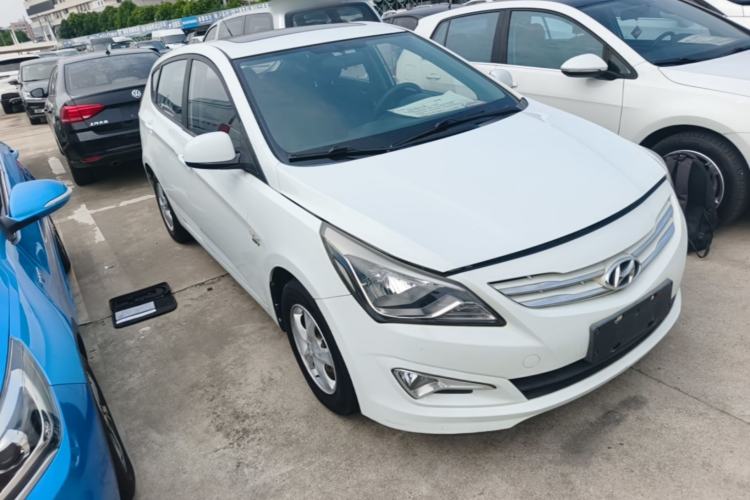 Used Hyundai Verna Ray 2014 1.4L Automatic GLX Front Right 45 Deg