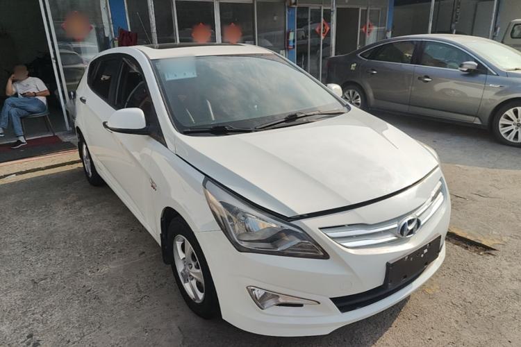Used Hyundai Verna Ray 2014 1.4L Automatic GLX Front Right 45 Deg